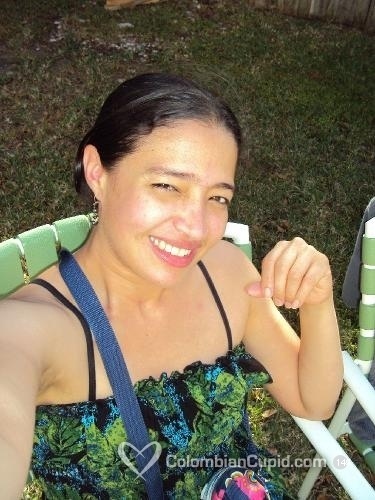 Date this beautiful Colombia girl Anyelis from Miami CO9983