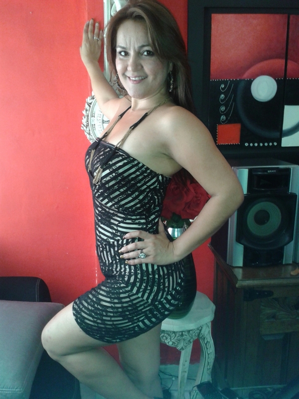 Date this good-looking Colombia girl DINORA ASTRID from Barranquilla CO9986