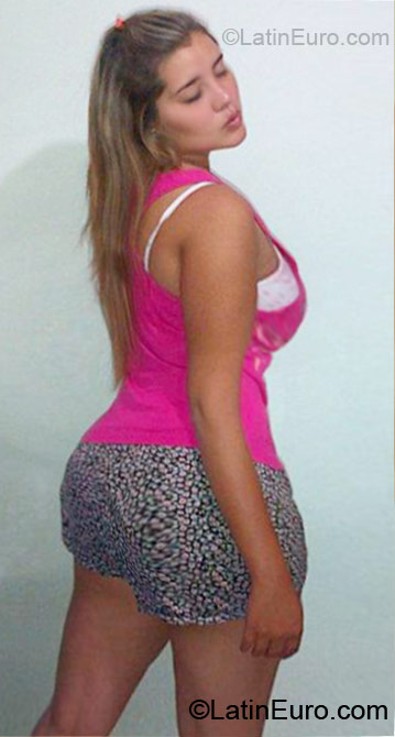 Date this stunning Colombia girl Valerie from Pereira CO10811