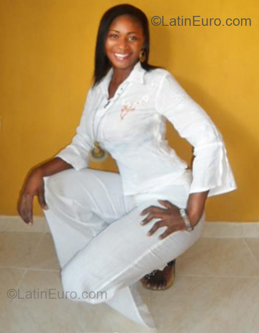 Date this exotic Colombia girl Maria from Cali CO10021