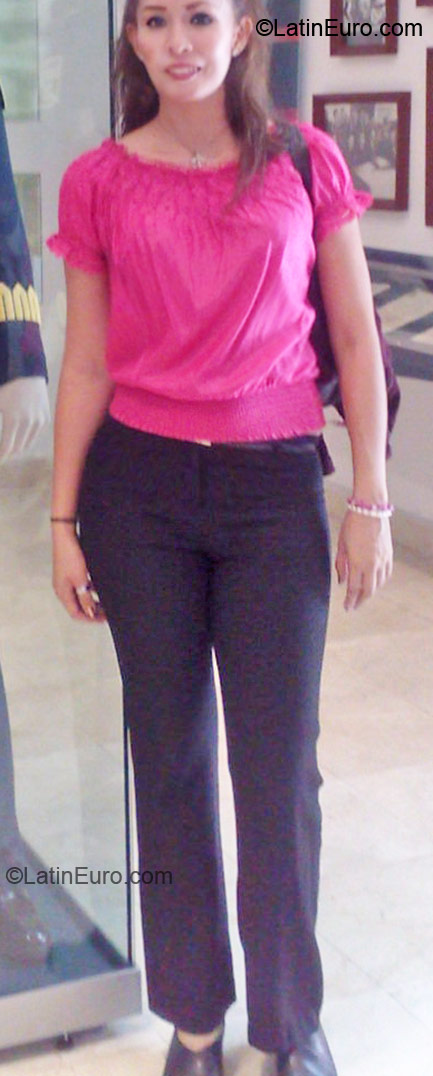 Date this pretty Mexico girl Yvett25 from Celaya MX686