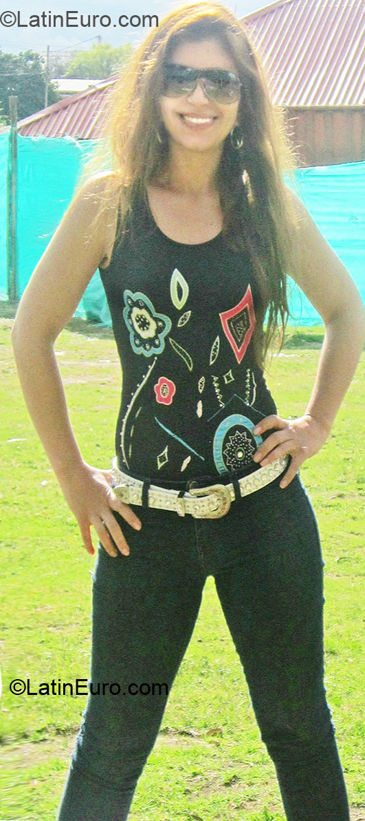 Date this happy Colombia girl Mercedes from Bogota CO10075