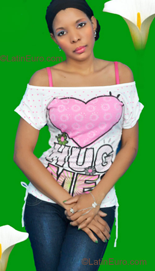 Date this voluptuous Dominican Republic girl Fideli from Santo Domingo DO10955