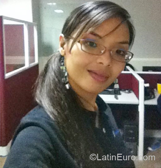 Date this nice looking Philippines girl Iris from Manila PH457