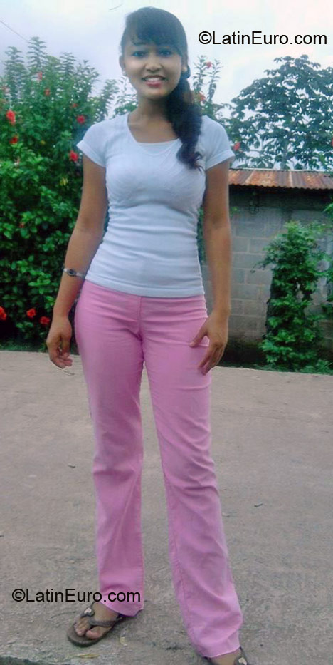 Date this athletic Honduras girl Eni from La Ceiba HN656