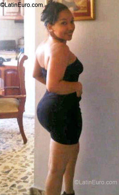 Date this funny Dominican Republic girl Julia from San Francisco De Macoris DO11007