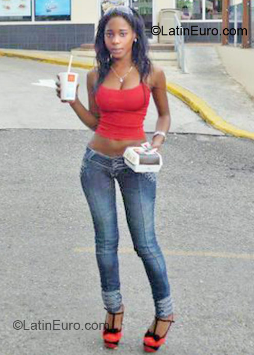 Date this hard body Dominican Republic girl La from Santo Domingo DO11009