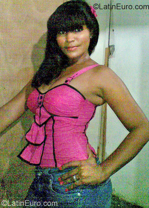 Date this stunning Dominican Republic girl Eliana from Santo Domingo DO11017