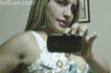 Date this attractive Colombia girl Andrea from Cali CO10183