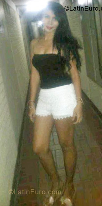 Date this happy Colombia girl Laurens83 from Medellin CO10345