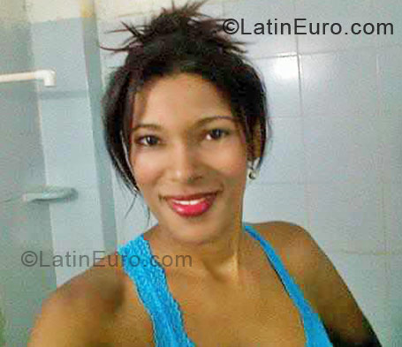 Date this voluptuous Colombia girl Carolin from Riohacha CO10225
