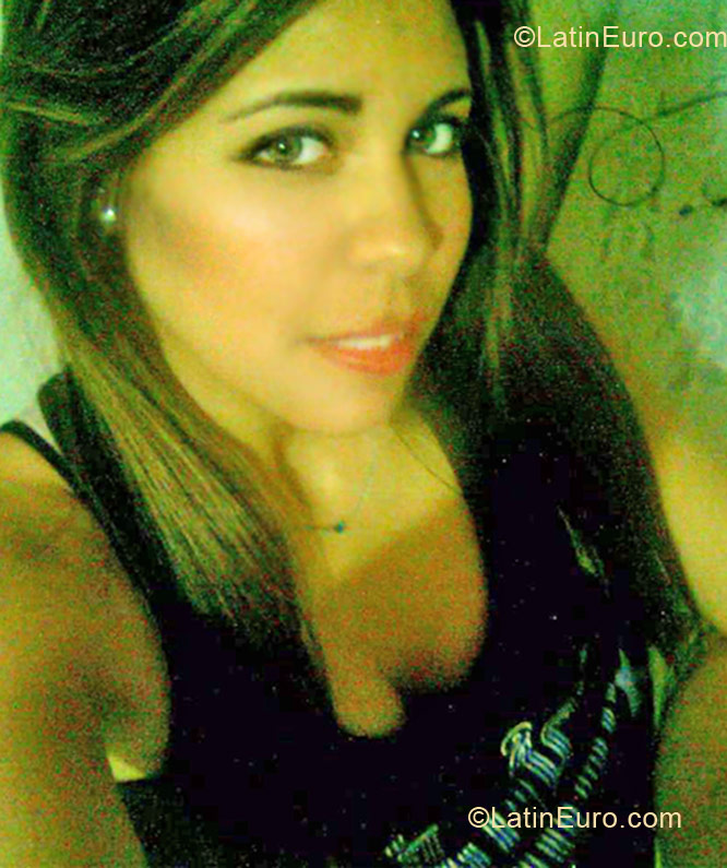 Date this foxy Colombia girl Cindy from Cali CO10257
