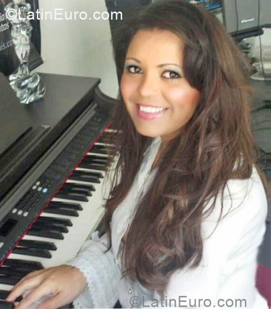Date this georgeous Brazil girl MEM from Curitiba BR6678