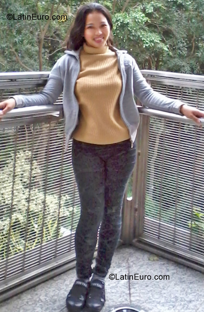 Date this stunning Hong Kong girl Desie from Hong Kong HK3