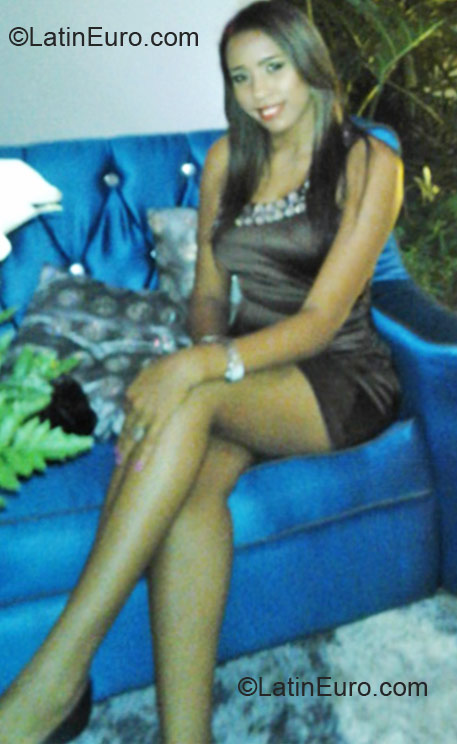 Date this pretty Dominican Republic girl Yudelka from Santiago DO11202