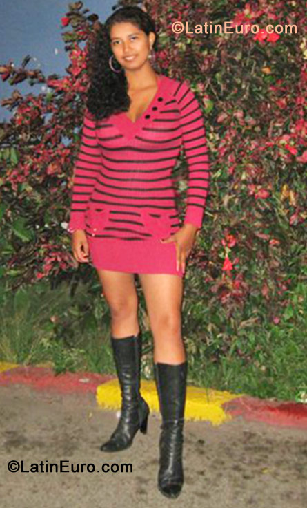 Date this sensual Colombia girl Paola from Palmira CO10373