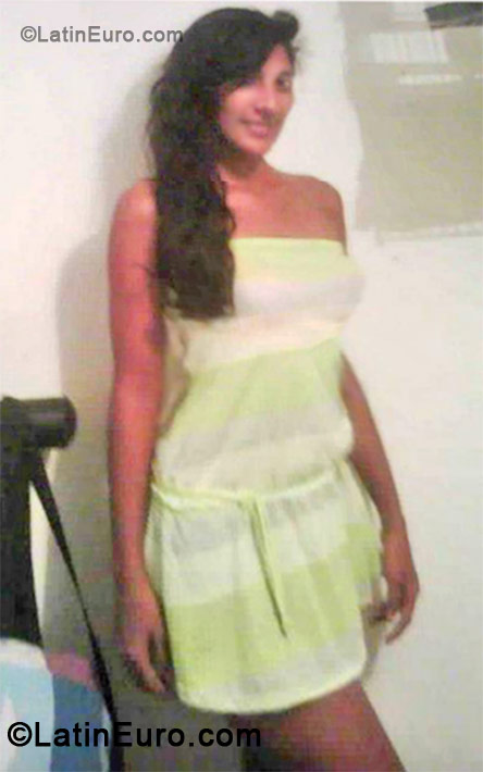 Date this voluptuous Brazil girl Ariana from Barranquilla BR6706