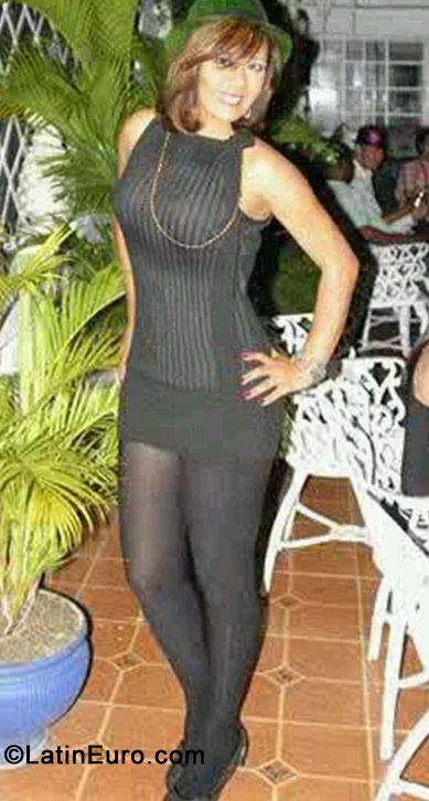 Date this happy Dominican Republic girl CarolRD from Santo Domingo DO17622