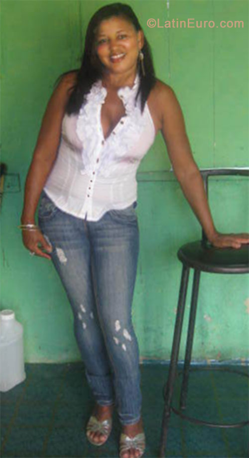 Date this pretty Dominican Republic girl Belquis from San Francisco De Macoris DO11775