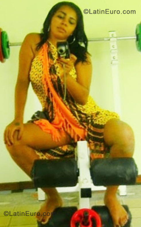 Date this funny Brazil girl Luh from Salvador BR7844