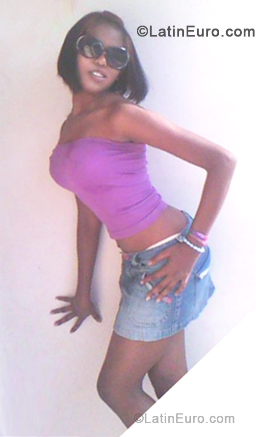 Date this attractive Dominican Republic girl Penelope from Puerto Plata DO11355