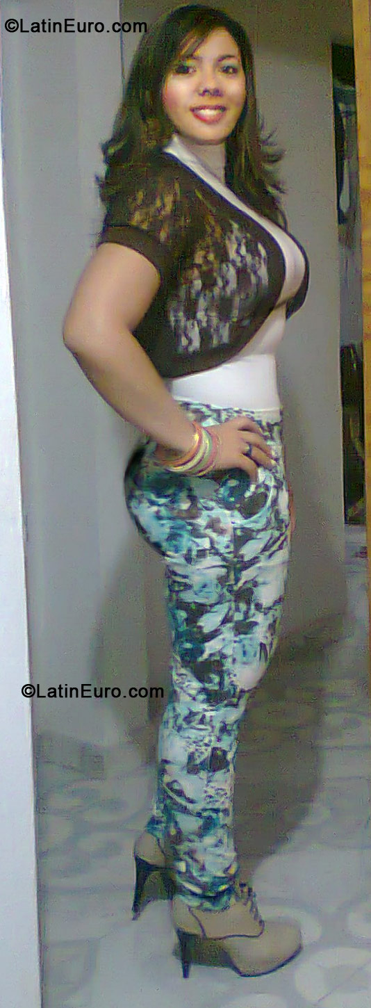 Date this foxy Colombia girl Yarledis from Medellin CO17993