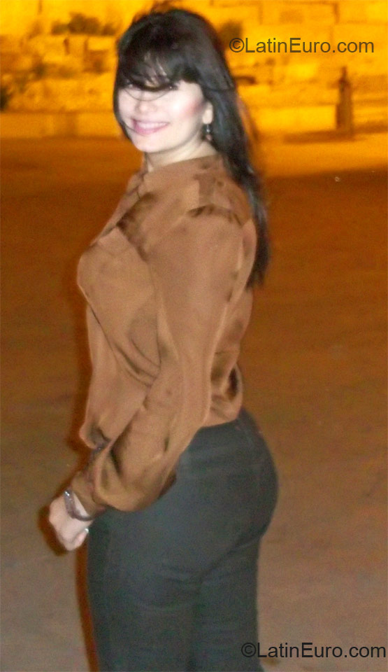 Date this stunning Colombia girl Patricia from Cartagena CO10723