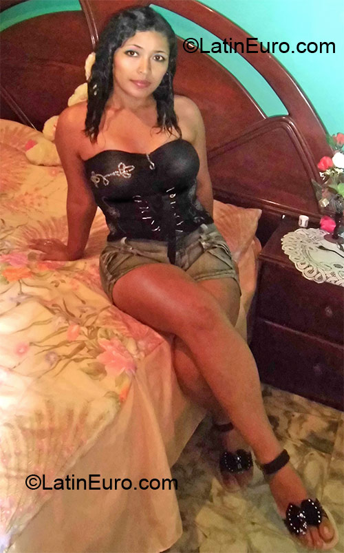 Date this foxy Colombia girl Gleidy from Cali CO10670