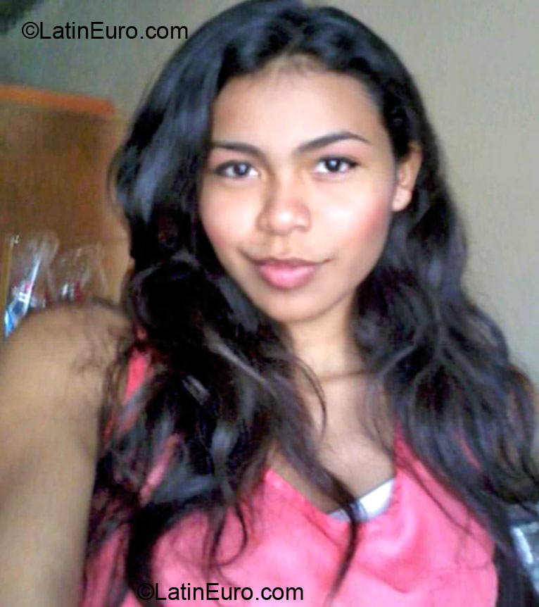 Date this athletic Colombia girl Samy from Barranquilla CO10675