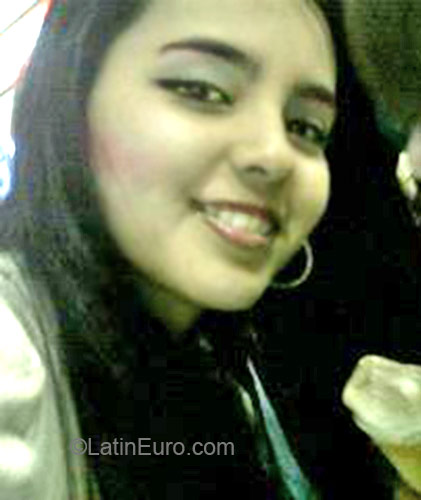 Date this attractive Colombia girl Tatiana from Bogota CO10713