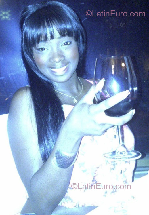 Date this lovely Colombia girl Yanni from Cali CO11629