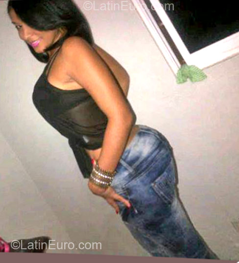 Date this lovely Dominican Republic girl Yeleini from Santo Domingo DO11654