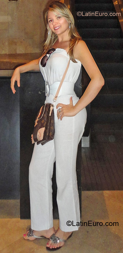Date this athletic Colombia girl Yiri from Neiva CO10798