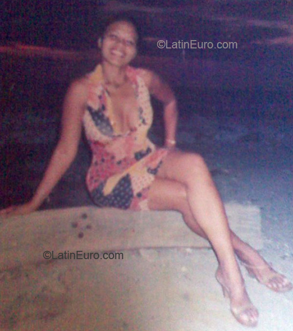 Date this beautiful Honduras girl Aurora guzman f from La Ceiba HN690