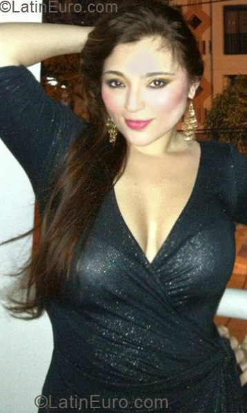 Date this nice looking Colombia girl Elizabeth from Santa Marta CO10827