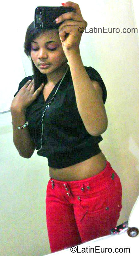 Date this georgeous Dominican Republic girl Maria from Santo Domingo DO11810