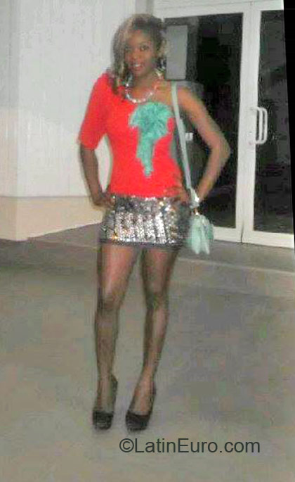 Date this hot Cameroon girl Anne from douala CM135
