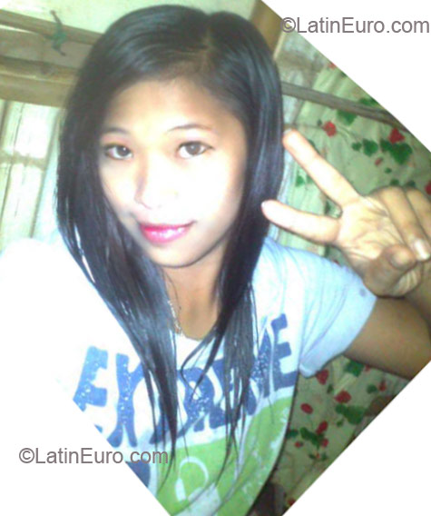Date this stunning Philippines girl Decerie from binalonan PH485