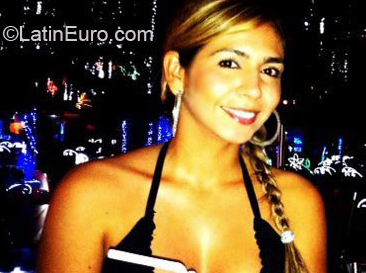 Date this good-looking Colombia girl MARIA from Bucaramanga CO10850