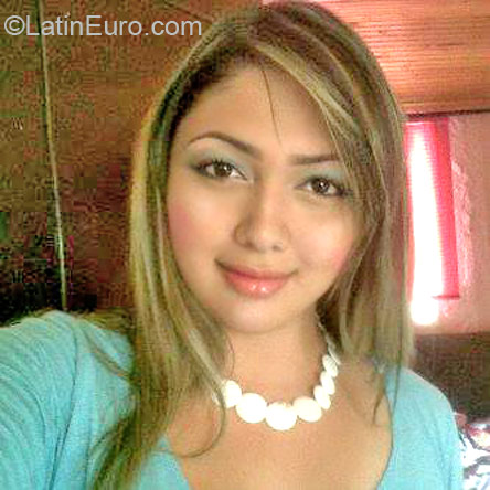 Date this young Colombia girl Andrea from Cali CO10867