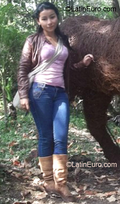 Date this young Colombia girl Isabell from Bogota CO10877