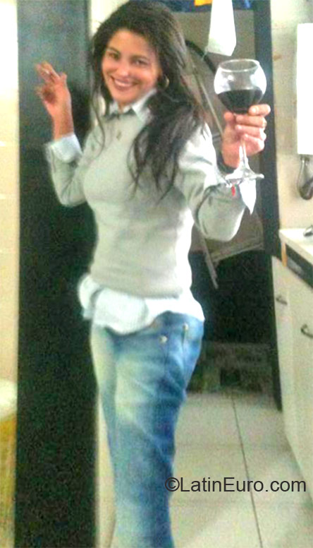 Date this gorgeous Brazil girl Regineia from Curitiba BR6948
