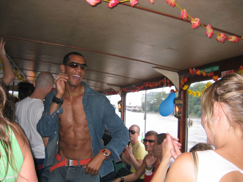 Date this tall United States man Quemega from London GB674