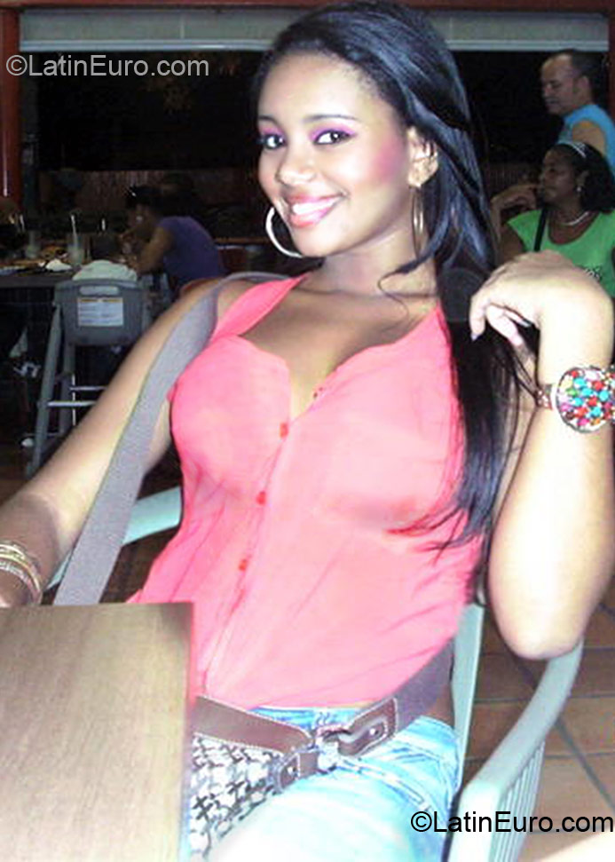 Date this tall Dominican Republic girl Yennifer from Santo Domingo DO11916