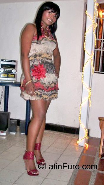 Date this foxy Colombia girl Dilma from Cartagena CO10903