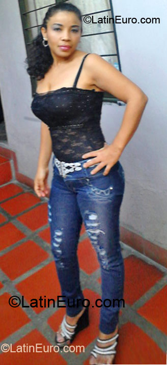 Date this happy Colombia girl Francia ruiz from Cali CO10984