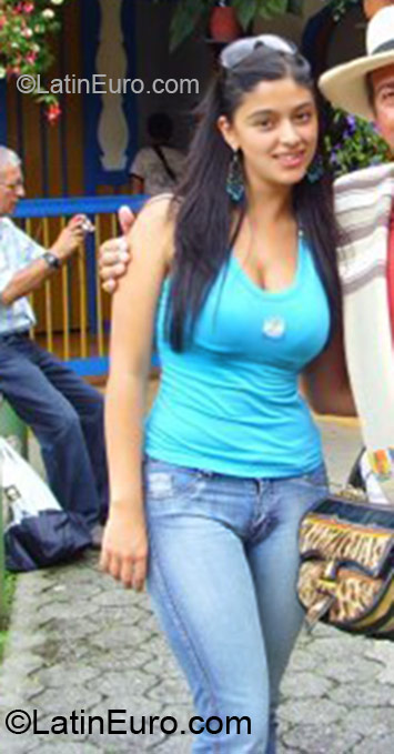 Date this pretty Colombia girl Lisa from Manizales CO11049
