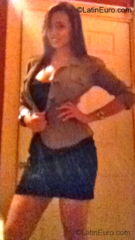 Date this foxy Honduras girl Aby from San Pedro HN721