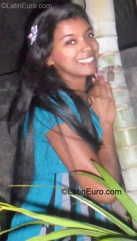 Date this voluptuous Brazil girl Viviane from Linhares BR7072