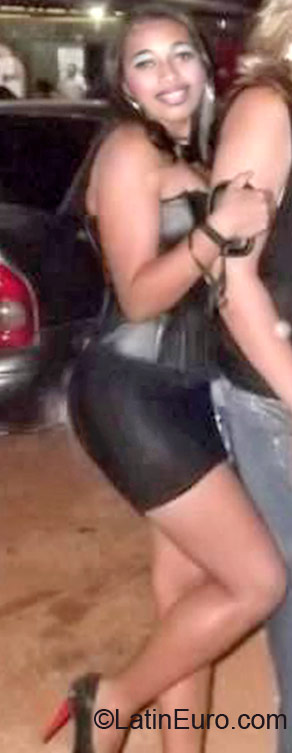 Date this athletic Brazil girl Josielia from Brasilia BR7074